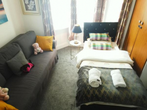 Stylish 2 Bed Room Apartment 5 sleep free wIFI & p